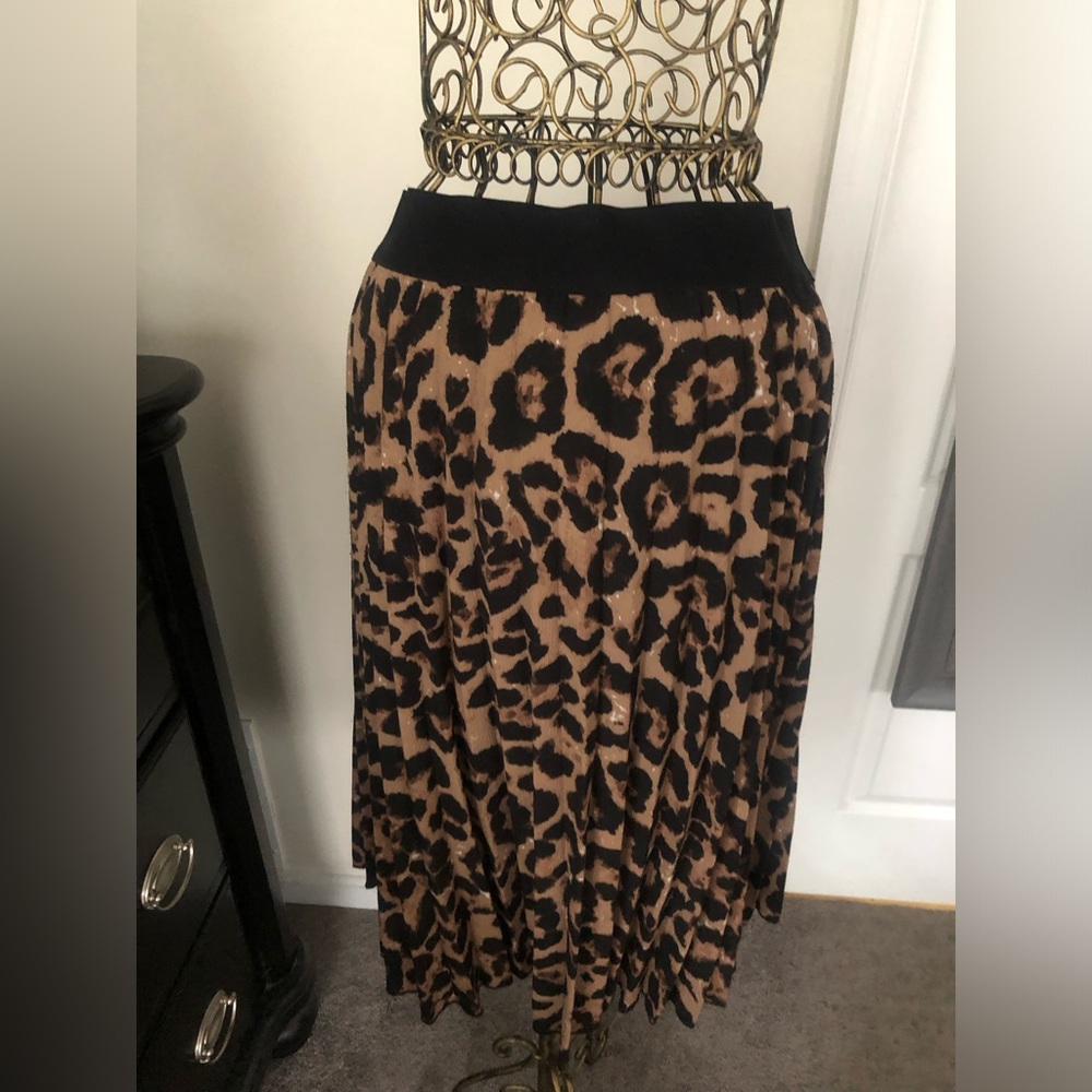 Leopard print pleated A-line skirt